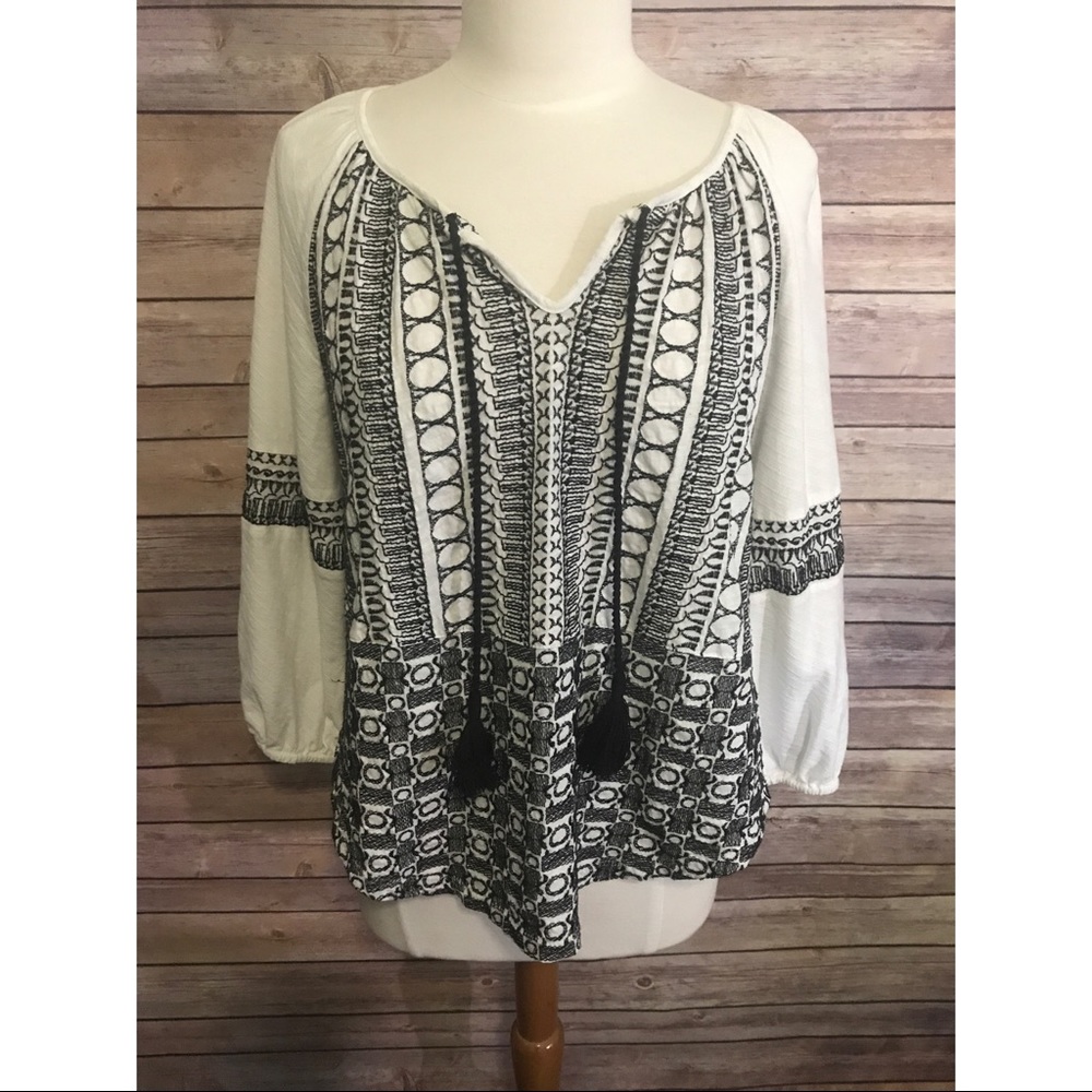 Anthro Akemi+Kin white black embroidered blouse